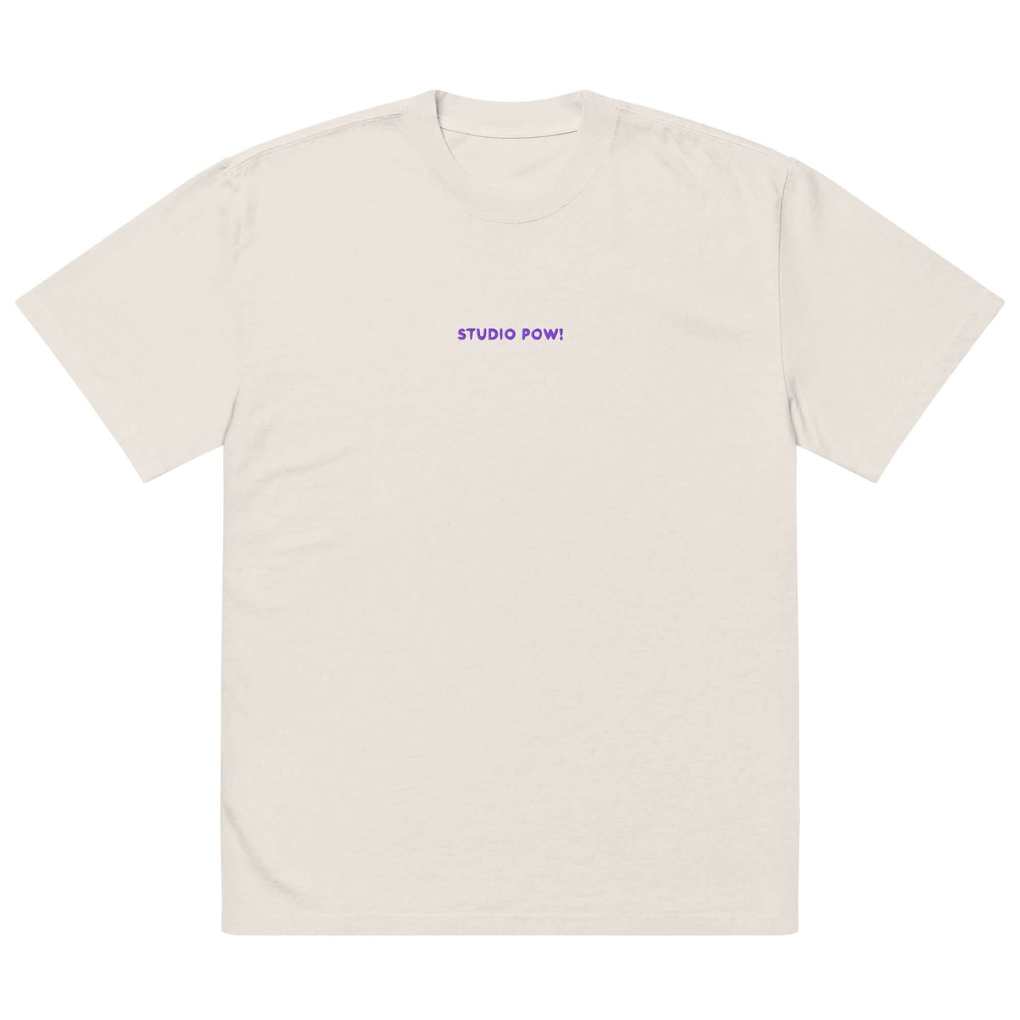 Steinfarbenes unisex Bio-T-Shirt mit Rundhalsausschnitt mit gesticktem lila Studio POW!-Logo auf der Brust.