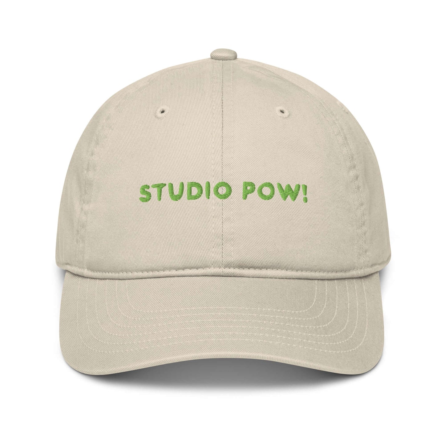 Beige unisex Cap mit gesticktem Studio POW!-Logo in grün.